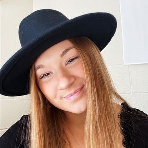 Meet your Posher, Carly